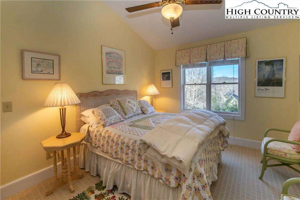 Image number 3 for the current listing