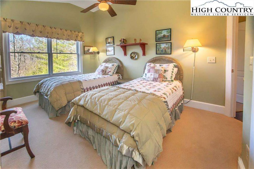 Image number 5 for the current listing