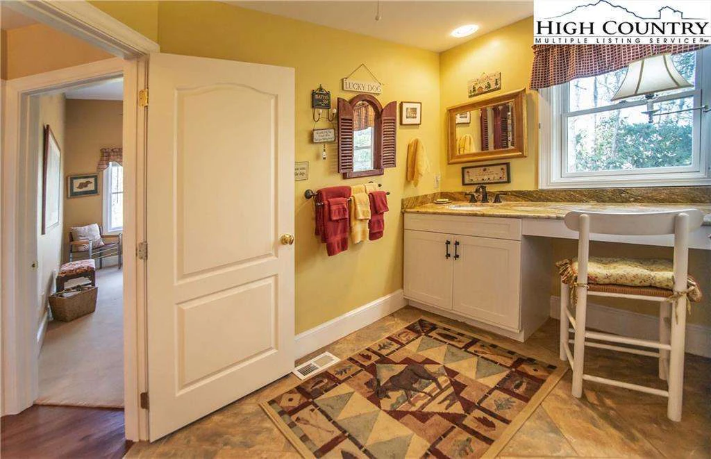Image number 7 for the current listing