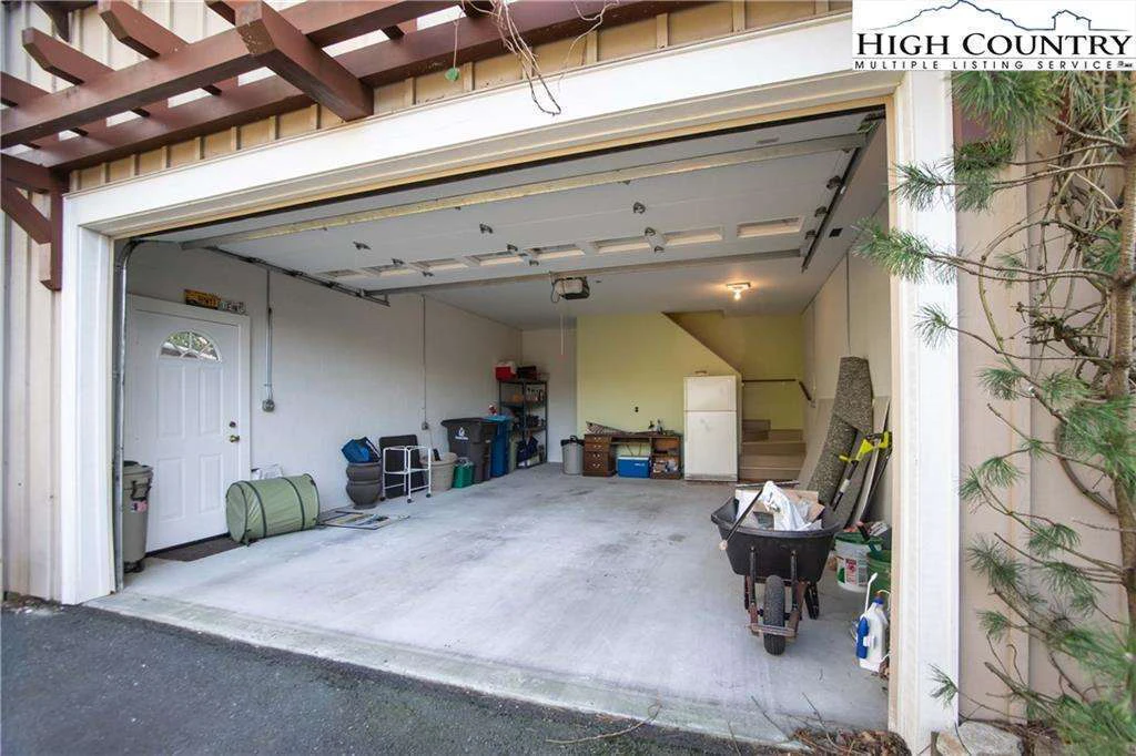 Image number 2 for the current listing