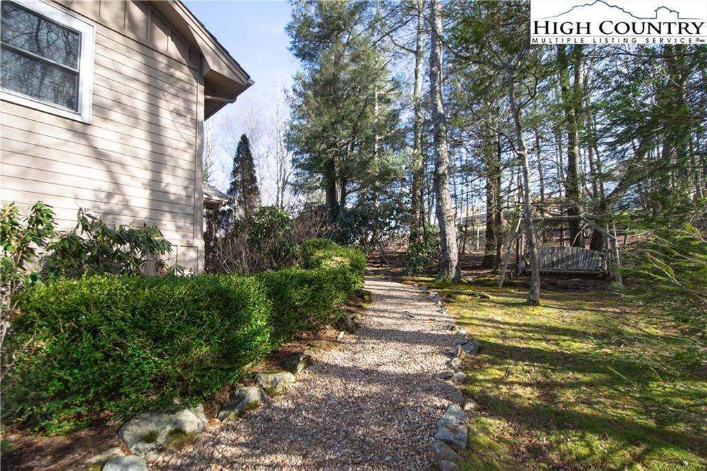 Image number 13 for the current listing