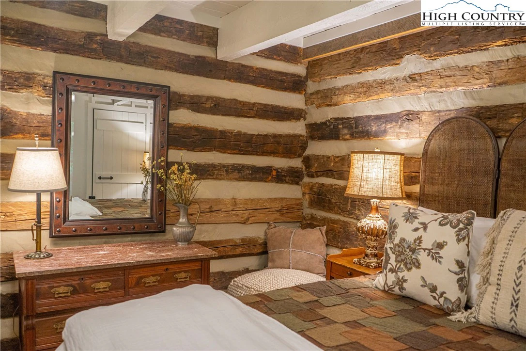Image number 13 for the current listing