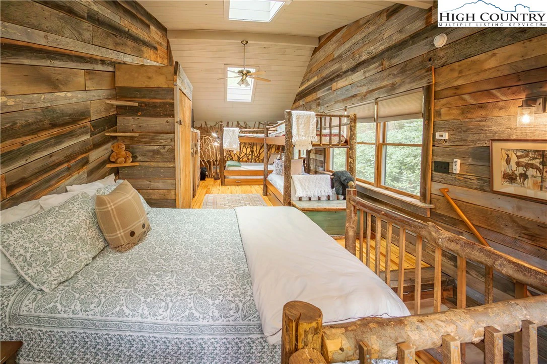 Image number 3 for the current listing
