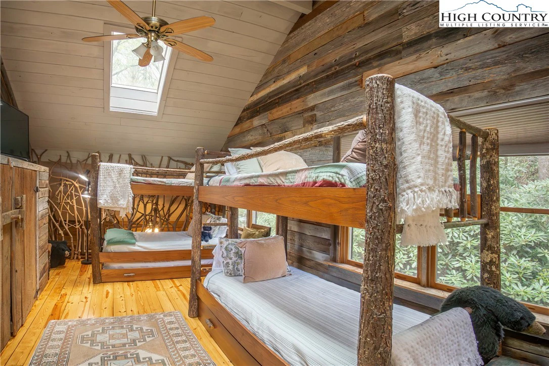Image number 4 for the current listing
