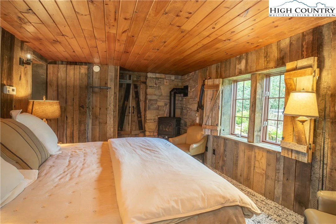 Image number 12 for the current listing