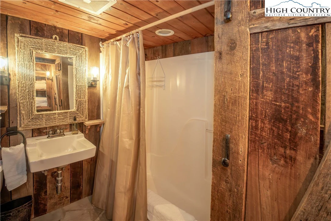 Image number 2 for the current listing