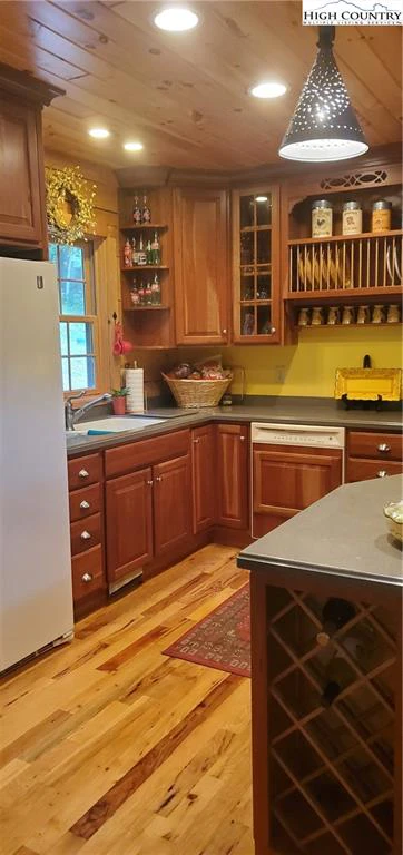 Image number 3 for the current listing