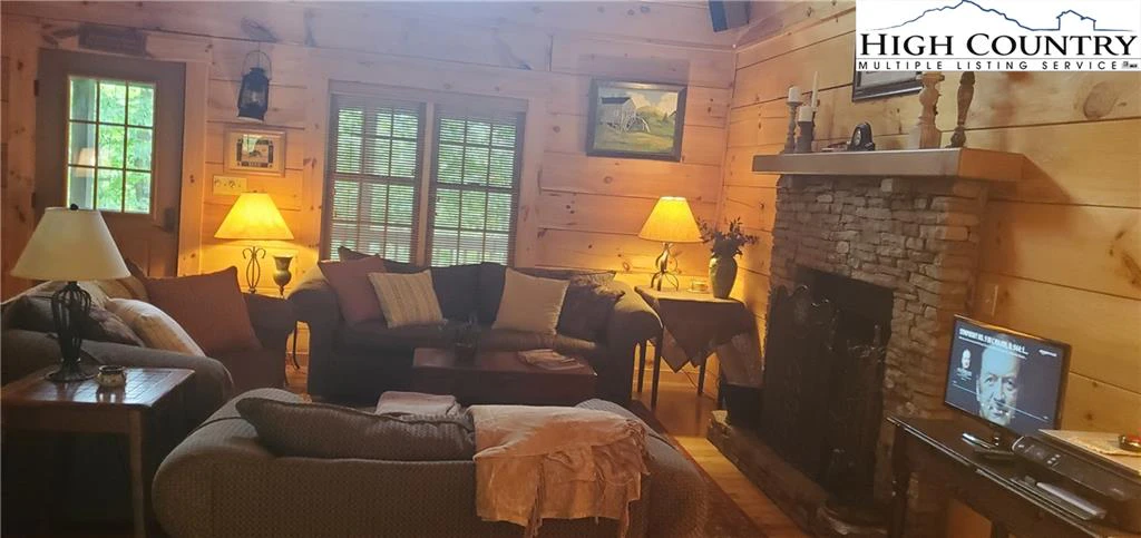 Image number 7 for the current listing