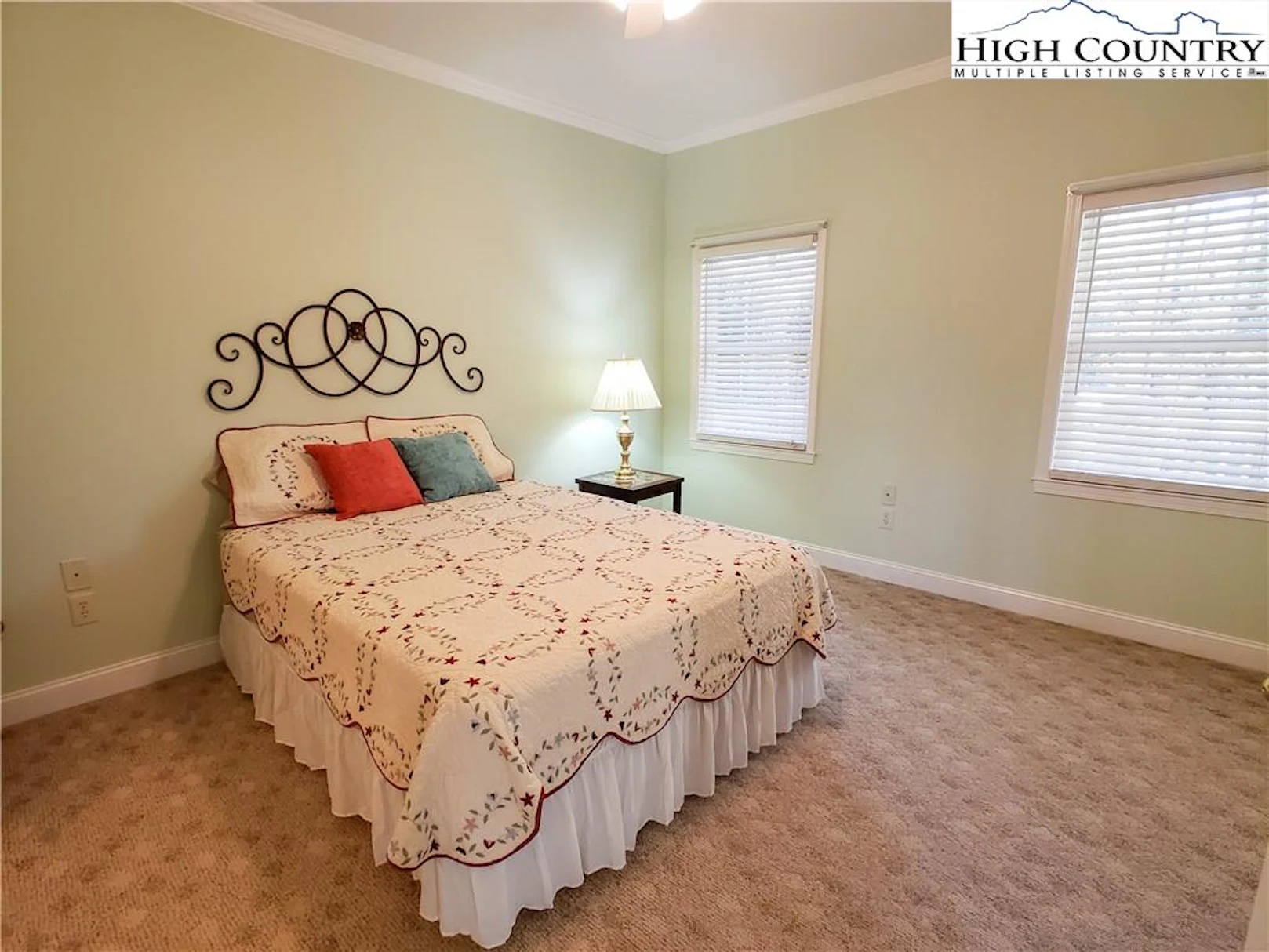 Image number 2 for the current listing