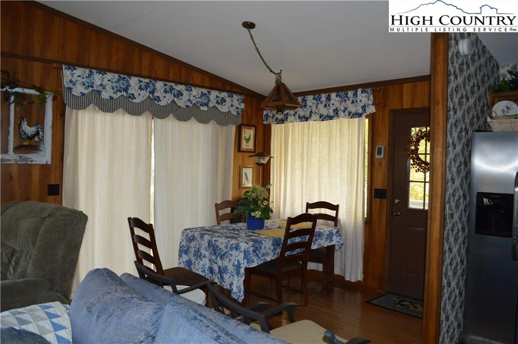 Image number 16 for the current listing