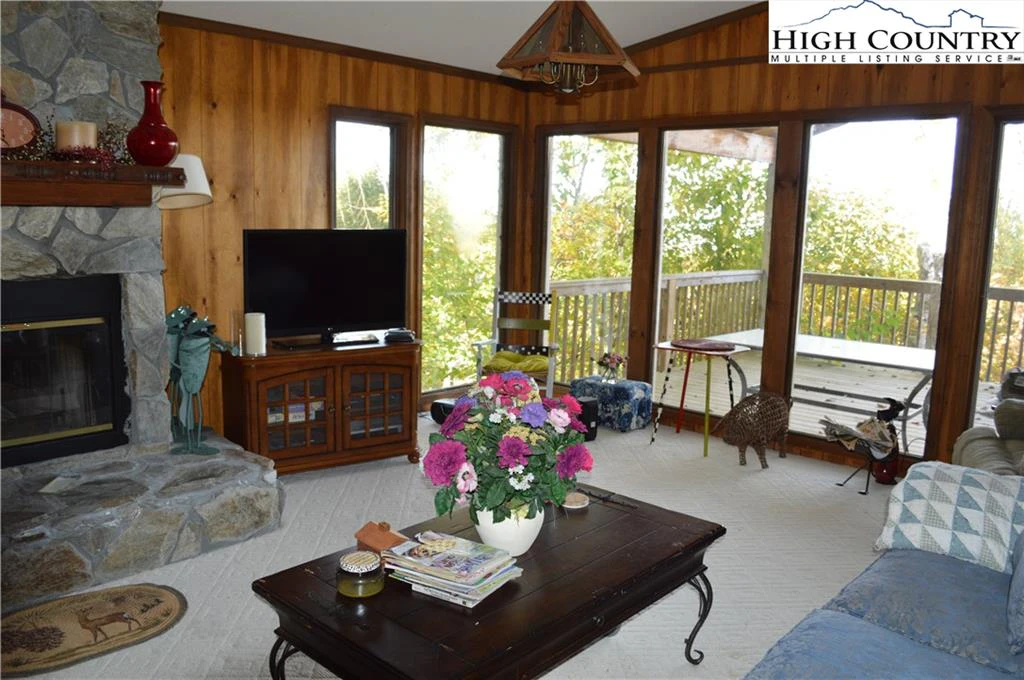 Image number 15 for the current listing