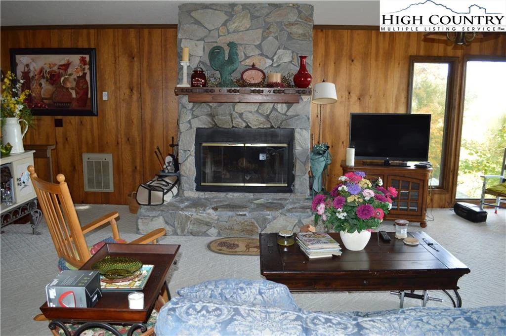 Image number 2 for the current listing