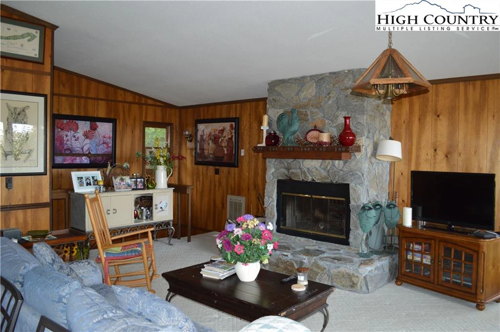 Image number 14 for the current listing