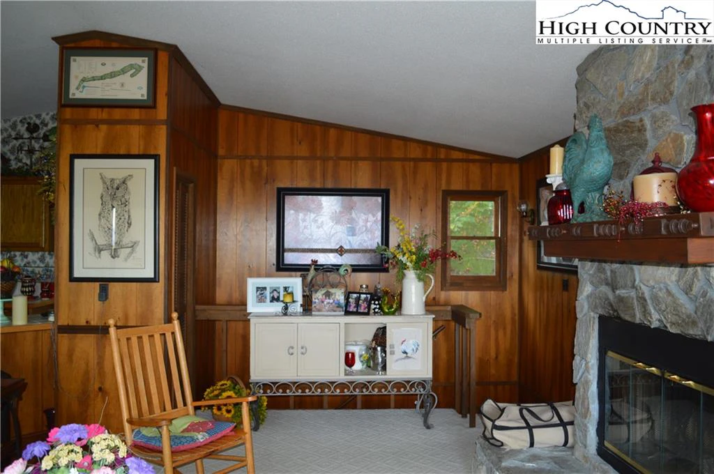 Image number 13 for the current listing