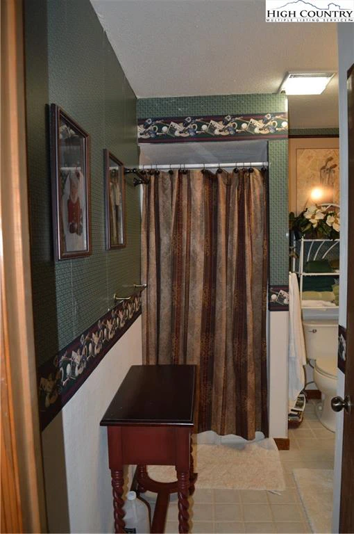 Image number 11 for the current listing