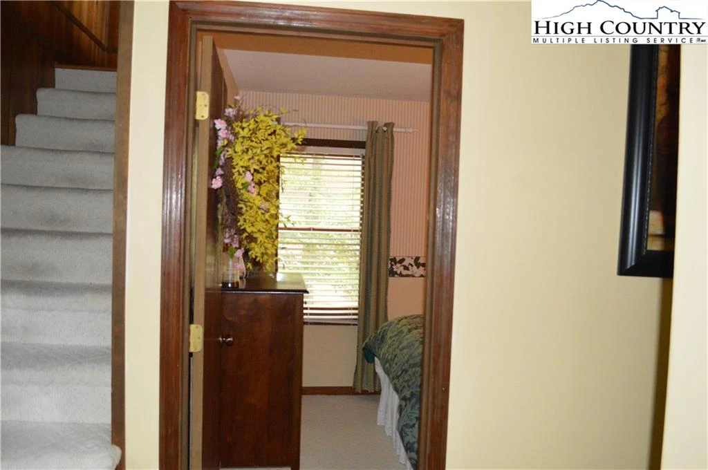 Image number 9 for the current listing