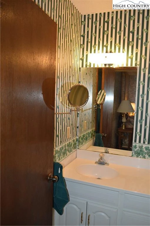 Image number 7 for the current listing