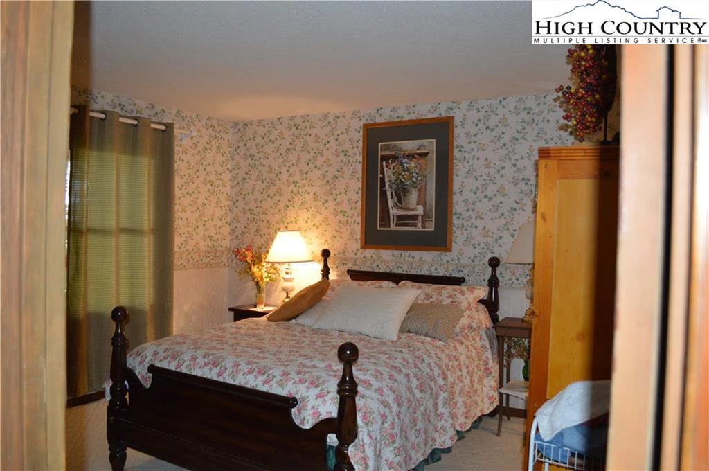 Image number 6 for the current listing