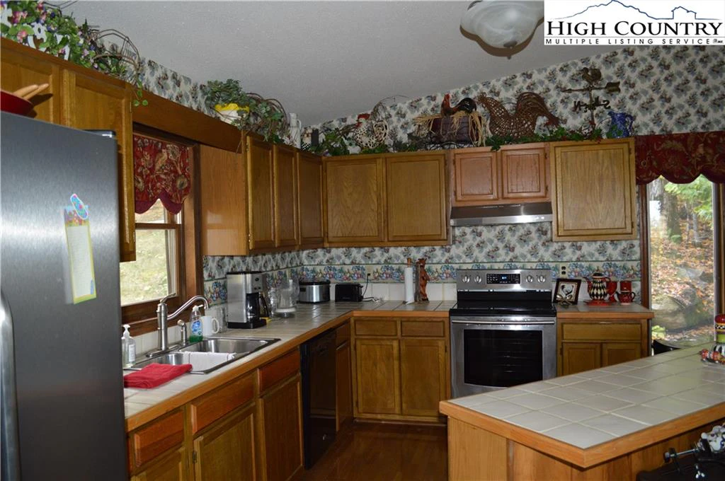 Image number 18 for the current listing