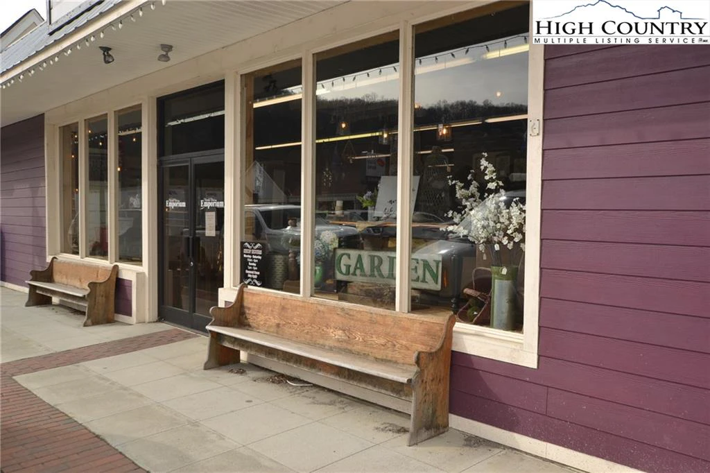 Image number 1 for the current listing