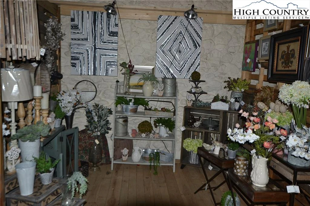 Image number 9 for the current listing