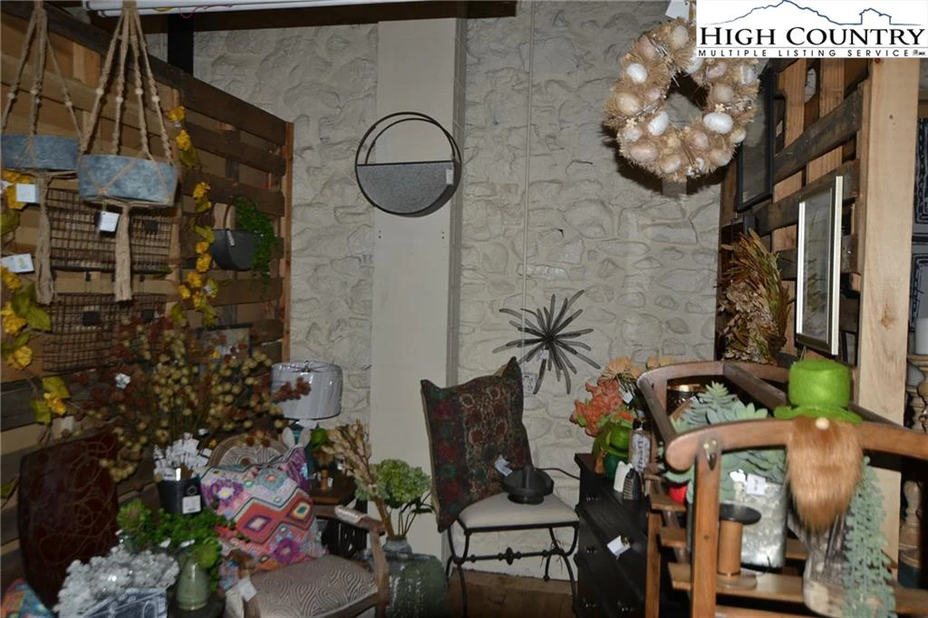 Image number 8 for the current listing
