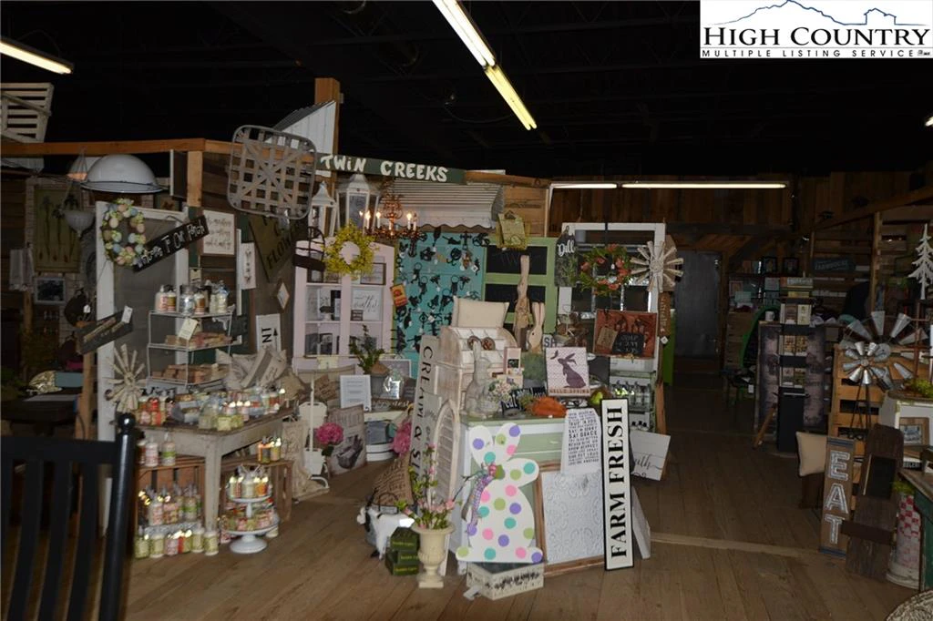 Image number 4 for the current listing