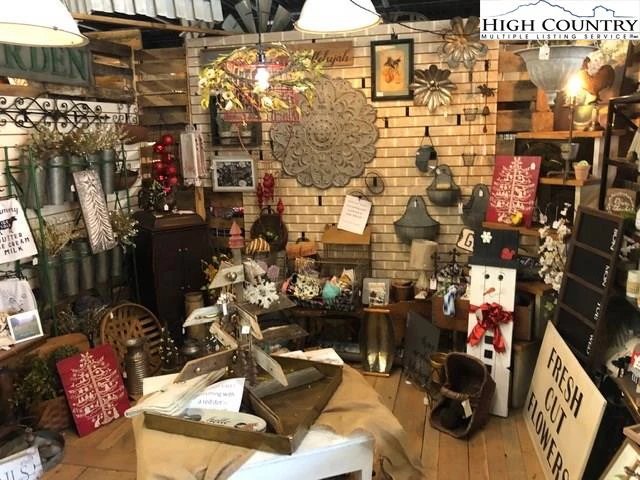 Image number 2 for the current listing