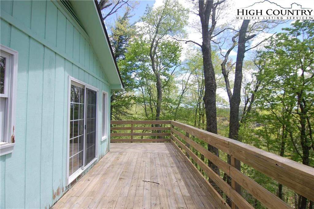 Image number 11 for the current listing