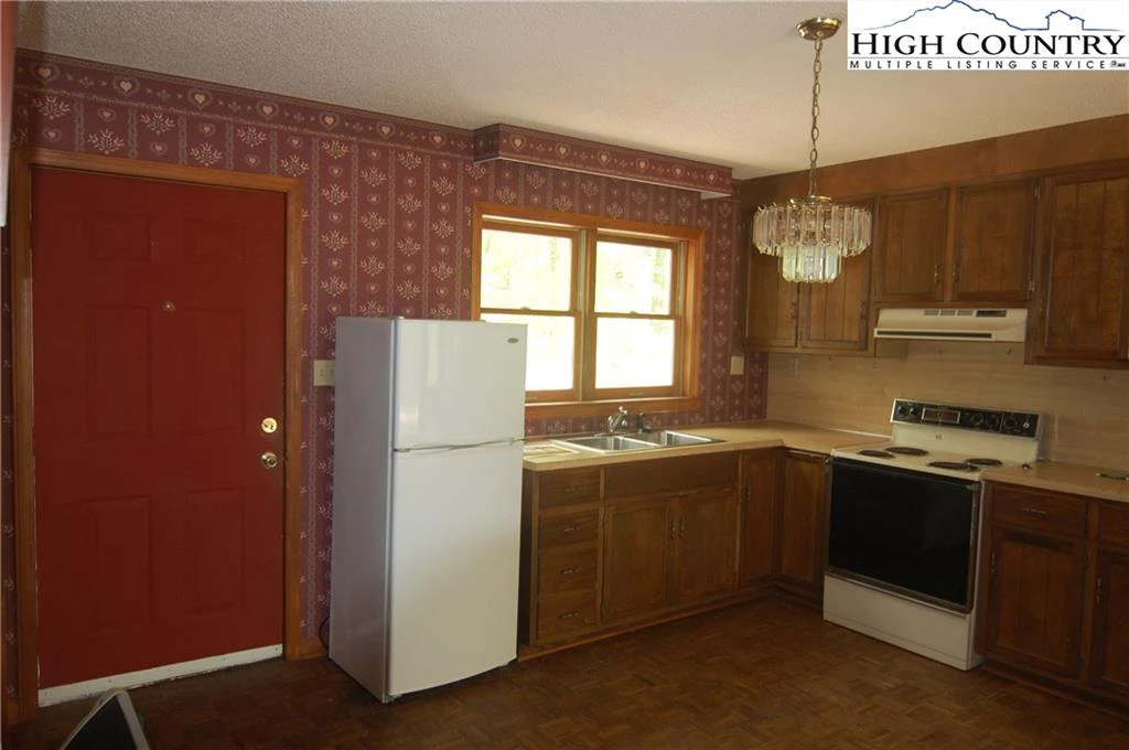 Image number 4 for the current listing
