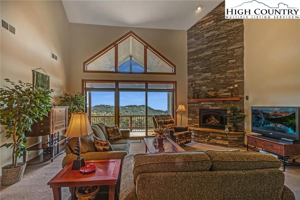 Image number 1 for the current listing
