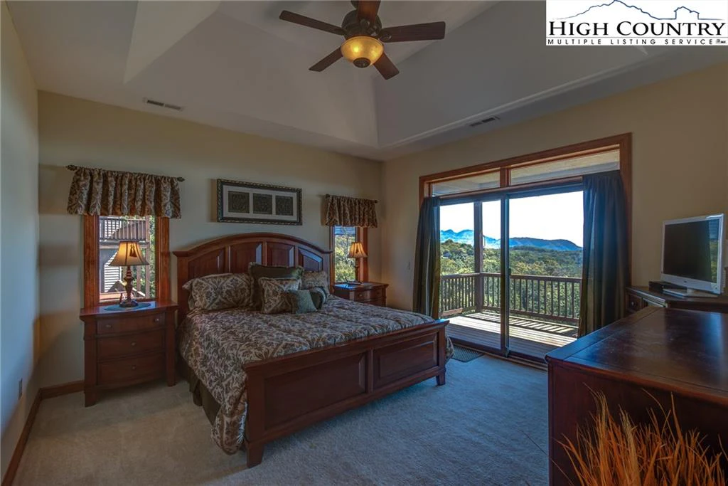Image number 2 for the current listing