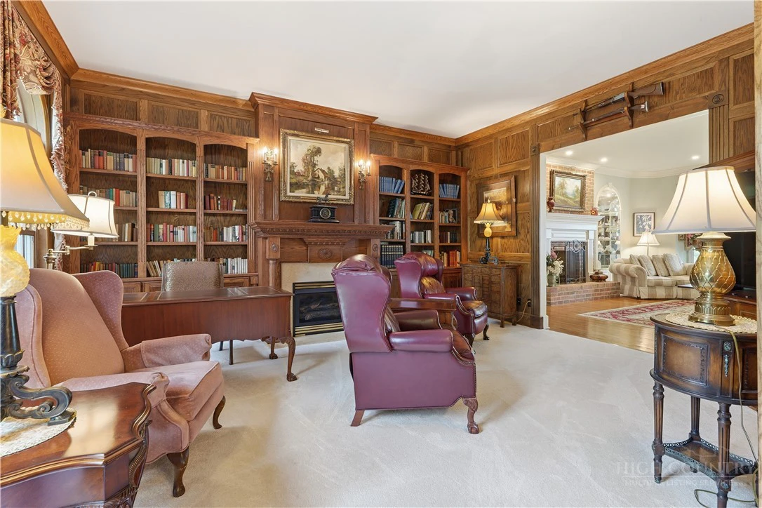 Image number 4 for the current listing