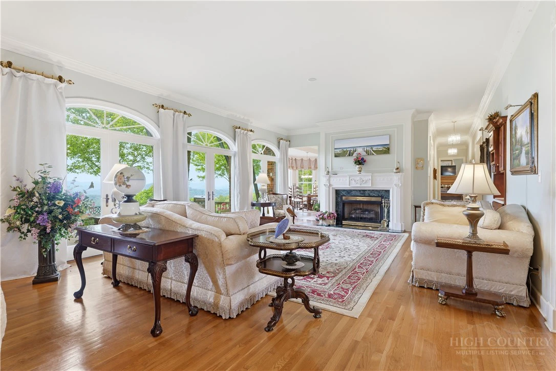 Image number 6 for the current listing