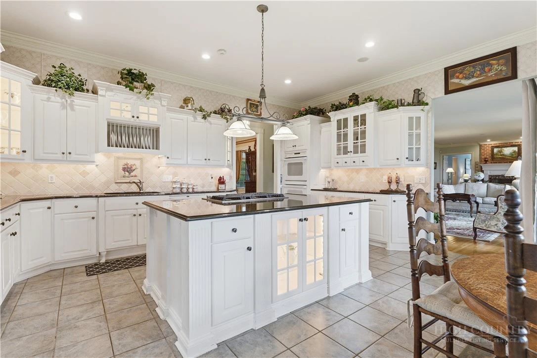 Image number 10 for the current listing