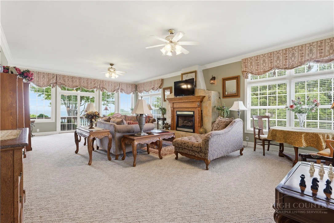 Image number 13 for the current listing