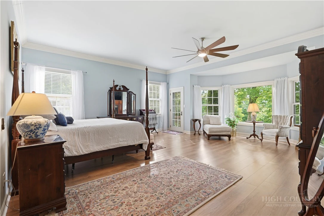 Image number 18 for the current listing