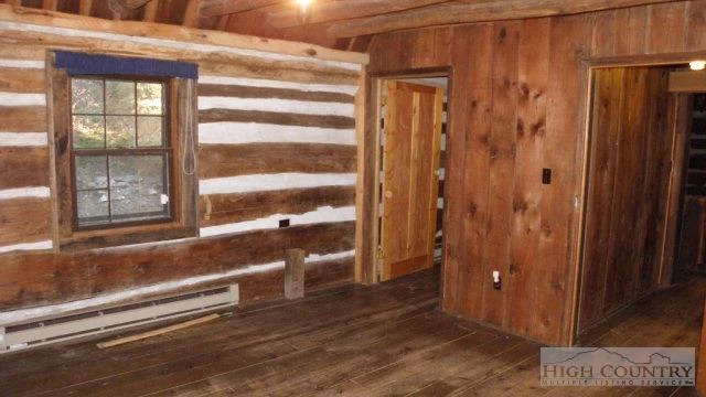 Image number 20 for the current listing