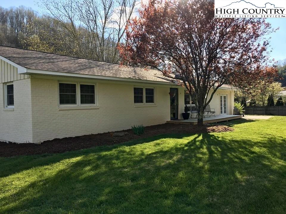 Image number 1 for the current listing