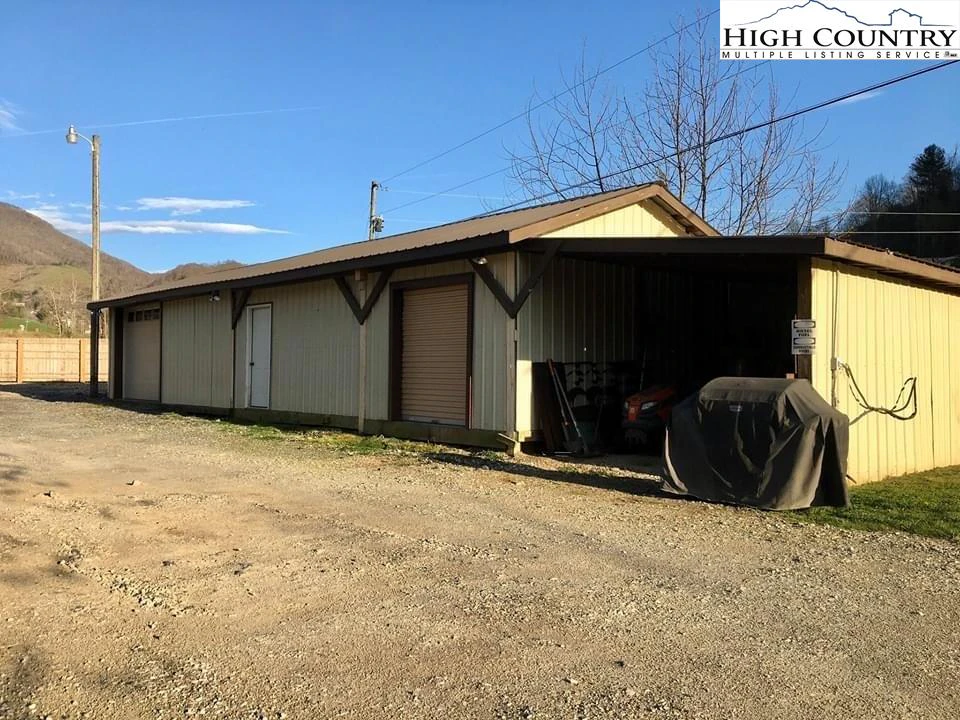 Image number 5 for the current listing