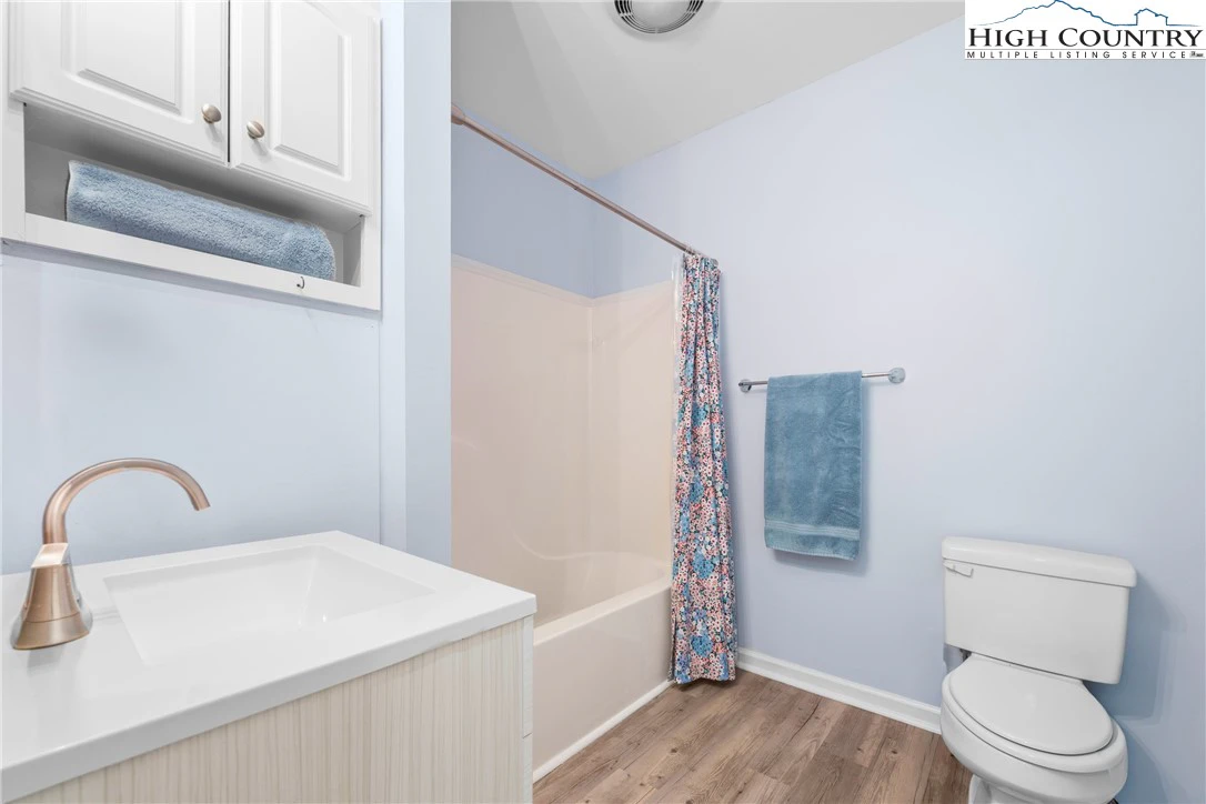 Image number 8 for the current listing
