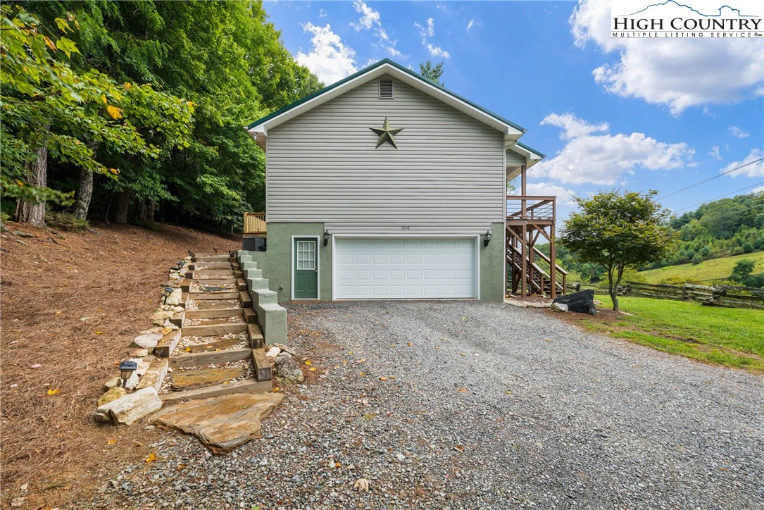 Image number 15 for the current listing