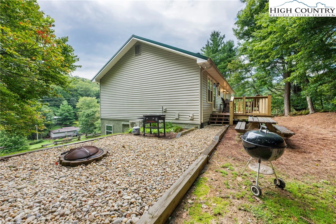 Image number 18 for the current listing