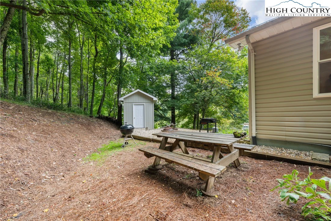 Image number 19 for the current listing