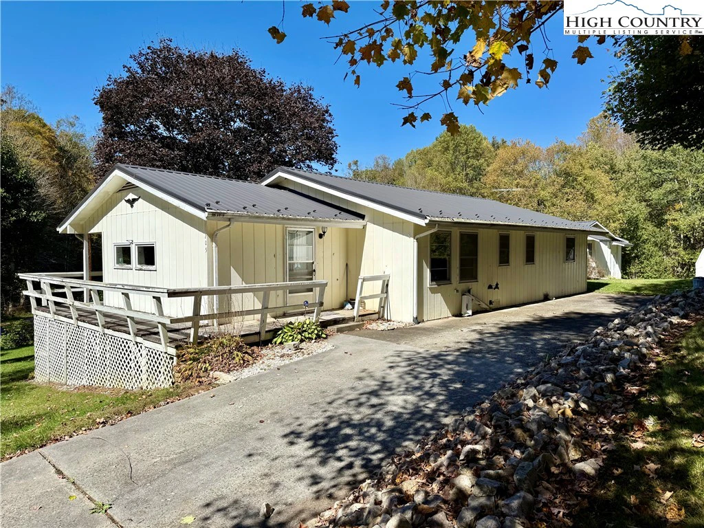 Image number 1 for the current listing