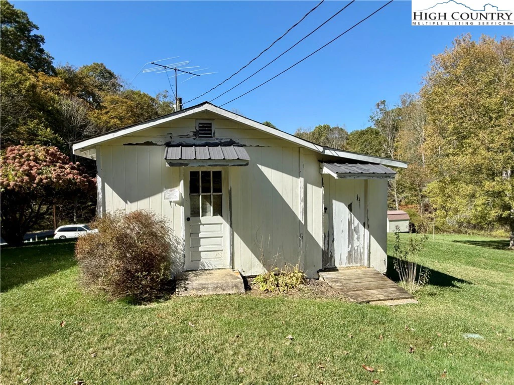 Image number 18 for the current listing