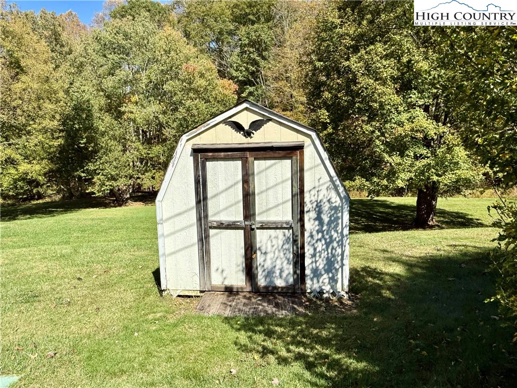 Image number 17 for the current listing