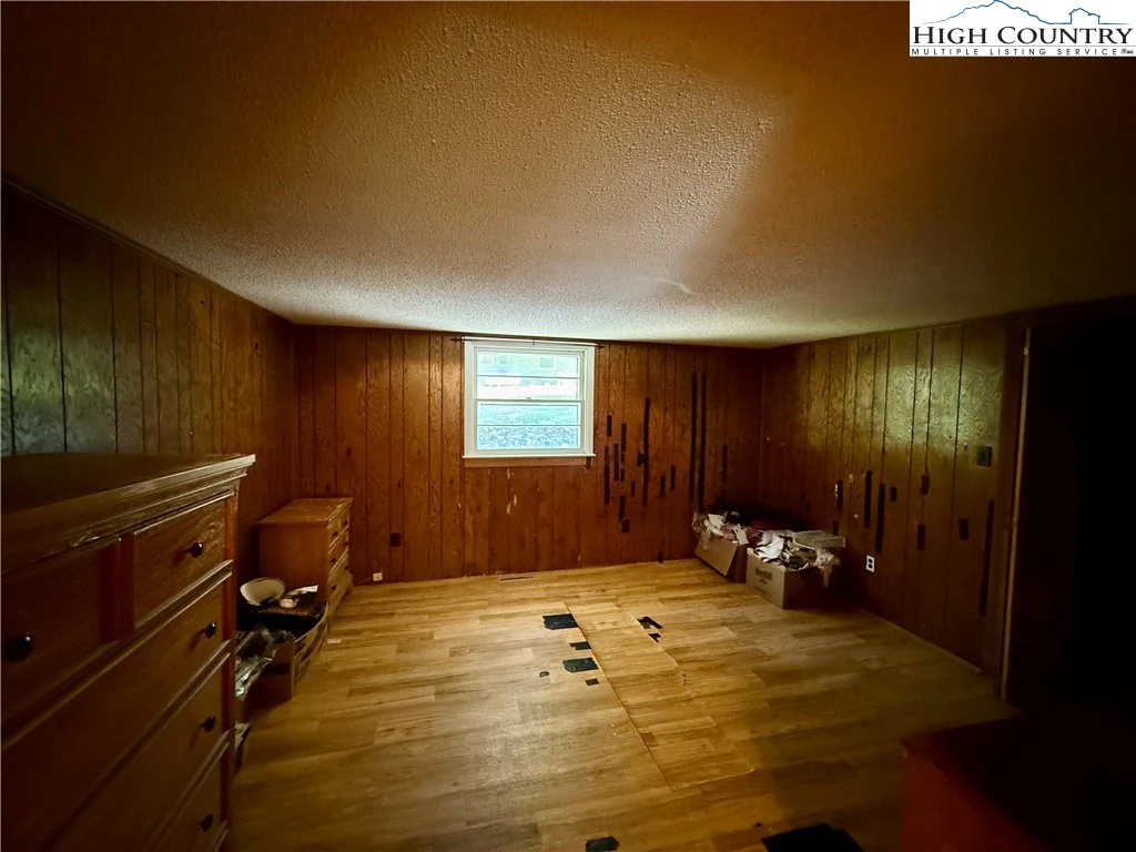 Image number 10 for the current listing
