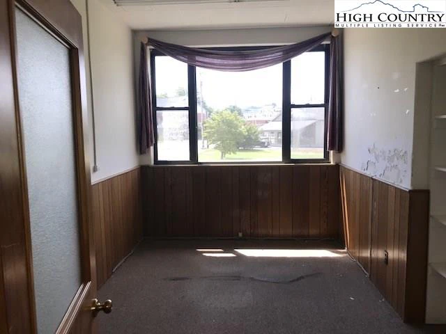 Image number 11 for the current listing