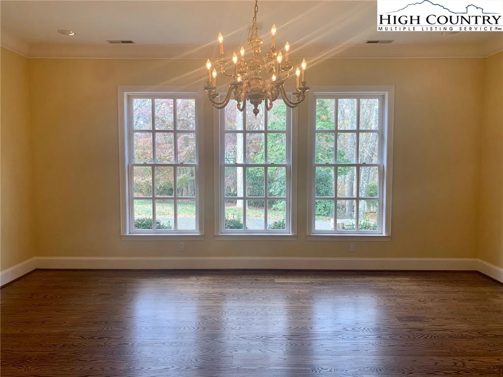 Image number 19 for the current listing